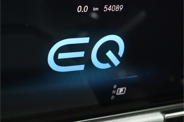 Mercedes-Benz EQA 250 Business Solution AMG 67 kWh | Widescreen | Trekhaak | Camera | Dodehoekassistent | Sfeerverlichting | Zitcomfortpakket | High Perf. LED | Nightpakket |