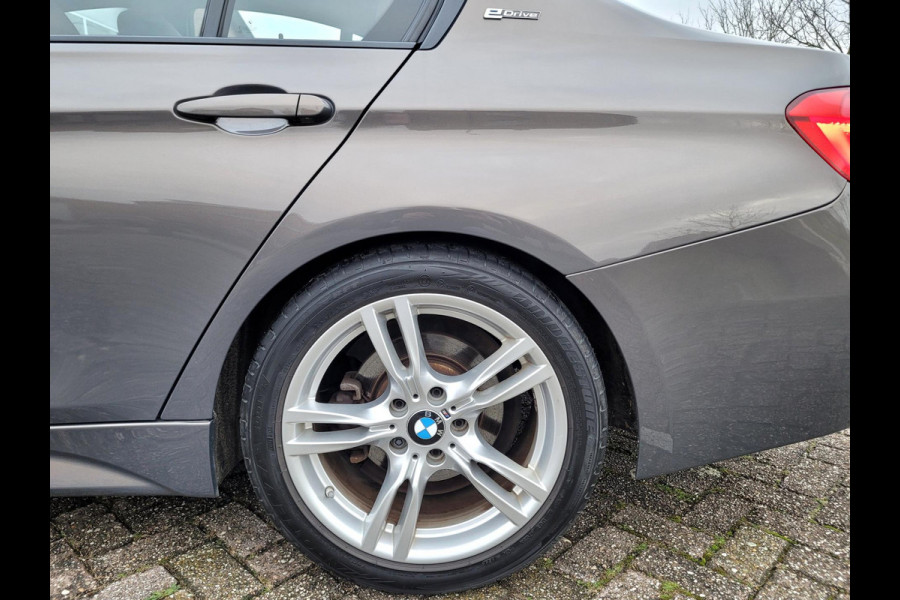 BMW 3-serie 330e M-sport Centennial High Executive (1e eig. NL-auto met NAP)