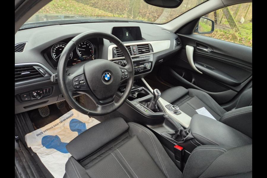 BMW 1-serie 116i Sport Shadow Edition navigatie sportstoelen