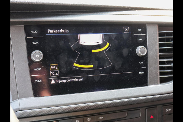 Volkswagen Transporter 6.1 L2H1 Comfortline Airco Navigatie Carplay Cruise Control