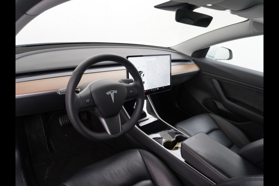 Tesla Model 3 Long Range 75kWh 463PK FSD-mogelijk Premium Audio 4wd Lmv 18" AutoPilot Panoramadak Camera's Leder Adaptive-CruiseControl-Stop&G Stoel en achterbank verwarming Keyless Electr.Stoelen+Memory+Easy-Entry WiFi Origineel Nederlandse auto, 1e Eigenaar, Grootste accu, Tot 16,5kwh thuis laden.