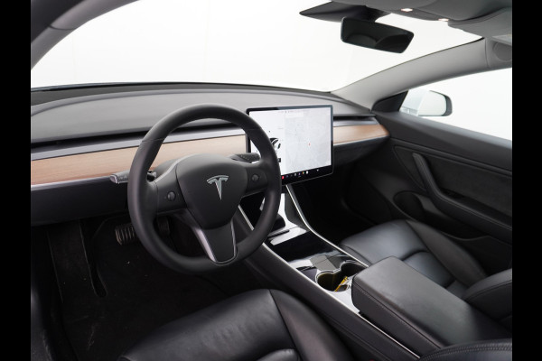 Tesla Model 3 Long Range 75kWh 463PK FSD-mogelijk Premium Audio 4wd Lmv 18" AutoPilot Panoramadak Camera's Leder Adaptive-CruiseControl-Stop&G Stoel en achterbank verwarming Keyless Electr.Stoelen+Memory+Easy-Entry WiFi Origineel Nederlandse auto, 1e Eigenaar, Grootste accu, Tot 16,5kwh thuis laden.