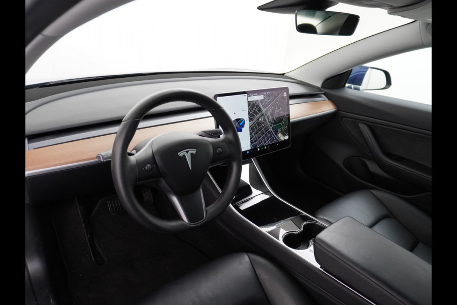 Tesla Model 3 Long Range 75kWh 463PK FSD-Full Self Driving Computer-3 Premium Audio 4wd Lmv 19" AutoPilot Panoramadak Camera's Leder Adaptive- Stoel en achterbank verwarming Keyless Electr.Stoelen+Memory+Easy-Entry WiFi Origineel Nederlandse auto, 1e Eigenaar, Grootste accu, Tot 16,5kwh thuis laden.