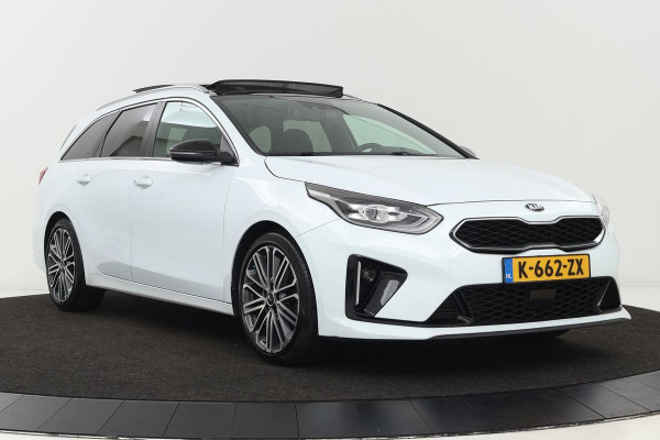 Kia Ceed 1.5 T-GDi GT-PlusLine | Panoramadak | Stoel & stuurverwarming | Adaptive cruise | Trekhaak | Camera | Half leder | Carplay | Full LED | Navigatie | Keyless