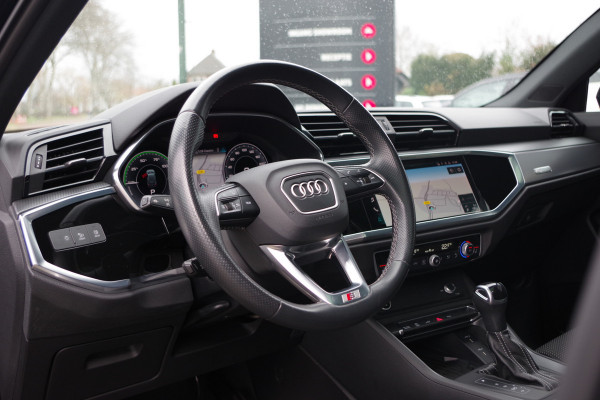 Audi Q3 45 TFSI e 245 PK S-Line Edition PHEV, Panoramadak, Matrix-LED, Camera, Adap. Cruise Control,