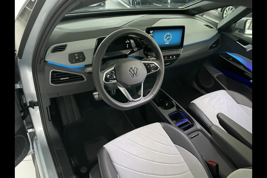 Volkswagen ID.3 Pro Advantage 58 kWh //NIEUW/ Subsidie regeling nog tot 31-12-2024 Clim. control - Cruise control - Parks.v+a - stuur en v.stoelen vw - Park Assist - Tel/Connect/radio - MFL stuurwiel - ramen E-VZ - Spiegels E-V+V