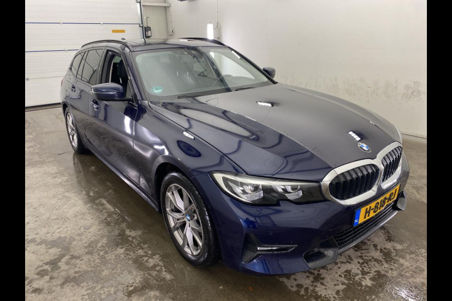 BMW 3 Serie Touring 320i Executive Edition NL AUTO | CAMERA  | ELEKTR TREKHAAK | STOELVERW | PANO |