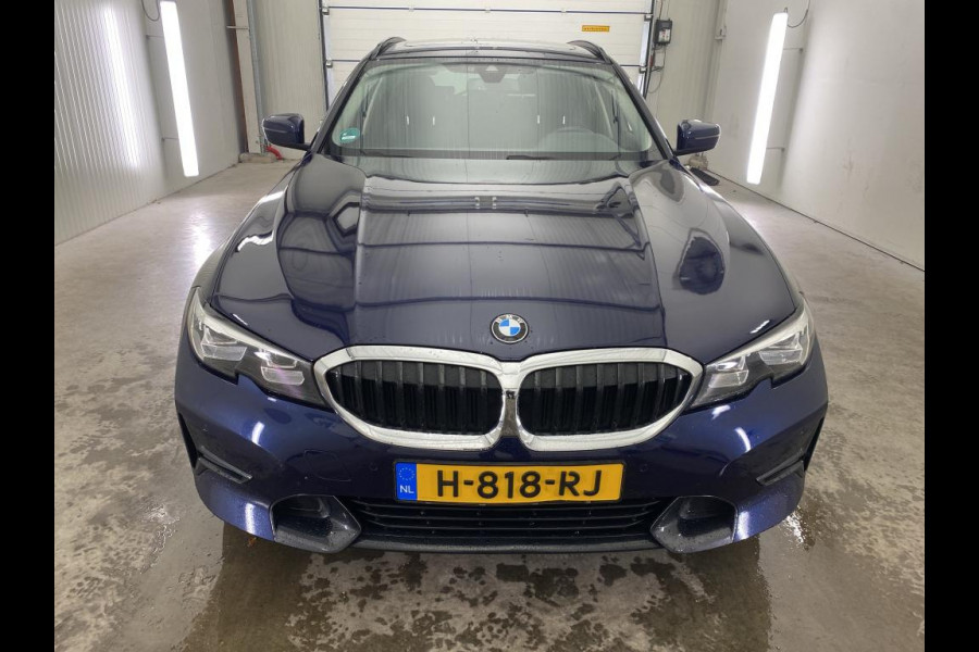 BMW 3 Serie Touring 320i Executive Edition NL AUTO | CAMERA  | ELEKTR TREKHAAK | STOELVERW | PANO |