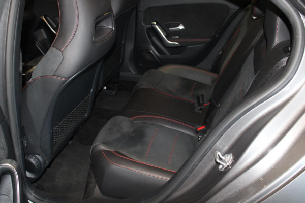 Mercedes-Benz A-Klasse 200 Launch Edition AMG-Pakket Wide Screen Camera NAP en Bovag garantie