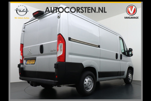 Peugeot Boxer 333 2.0 BlueHDI 111pk L1H1 3Persoons Airco Camera Trekhaak Schuifdeur-R. Betonplex Lat-Om-Lat Premium CruiseControl ESP Elektr.S Stuurbediening-Audio 2.000 kg trekvermogen 300Nm/1750rpm EURO 6