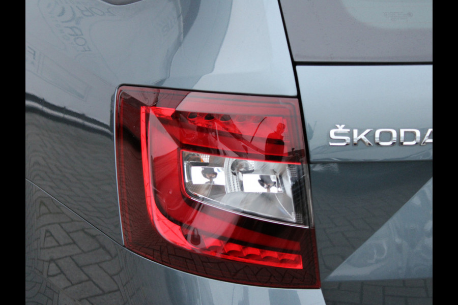 Škoda Octavia Combi 1.5 TSI Greentech Sport Business NL AUTO | CAMERA | CARPLAY | SPORTSTOELEN