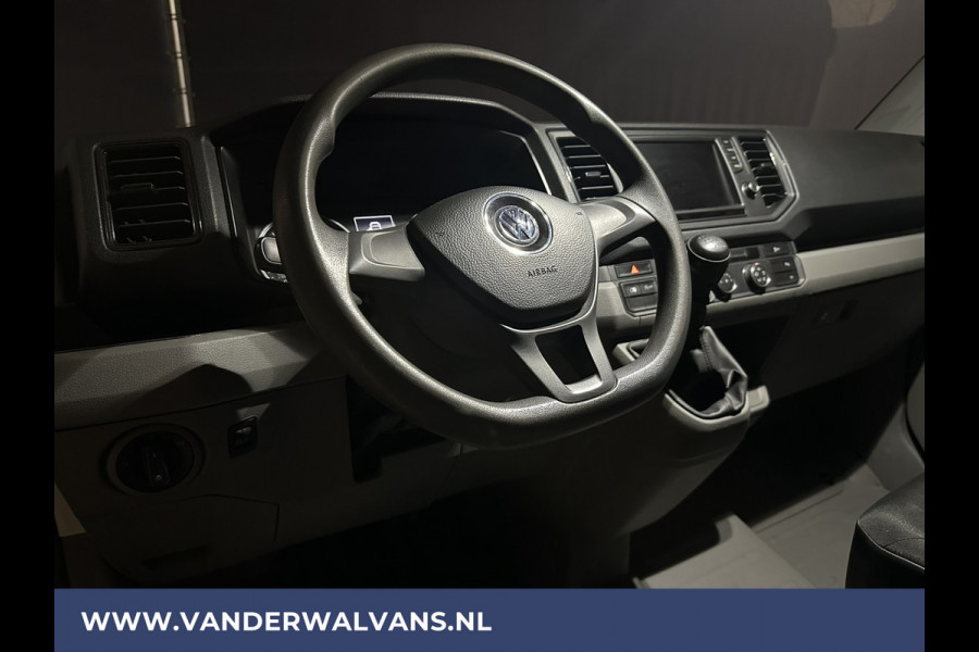 Volkswagen Crafter 2.0 TDI 141pk L3H2 L2H1 Euro6 Airco | Navigatie | Apple Carplay | Android Auto | Trekhaak Parkeersensoren, Bijrijdersbank