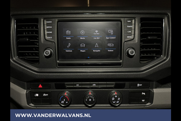 Volkswagen Crafter 2.0 TDI 141pk L3H2 L2H1 Euro6 Airco | Navigatie | Apple Carplay | Android Auto | Trekhaak Parkeersensoren, Bijrijdersbank