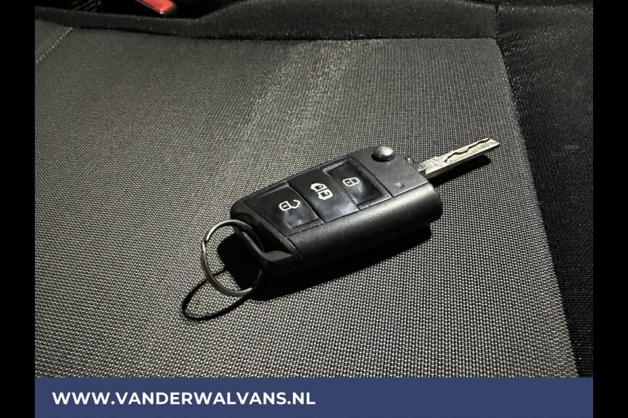 Volkswagen Crafter 2.0 TDI 141pk L3H2 L2H1 Euro6 Airco | Navigatie | Apple Carplay | Android Auto | Trekhaak Parkeersensoren, Bijrijdersbank