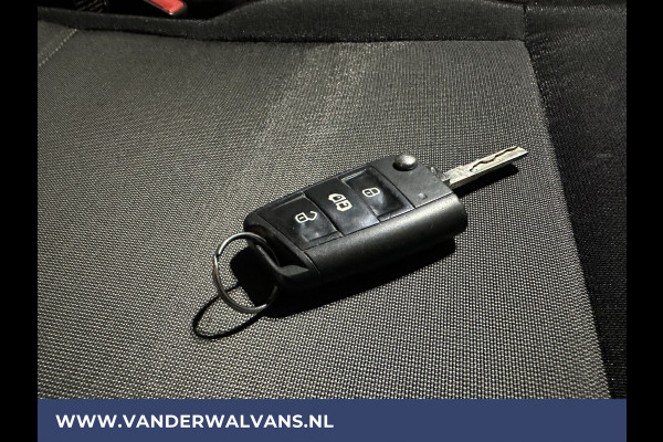 Volkswagen Crafter 2.0 TDI 141pk L3H2 L2H1 Euro6 Airco | Navigatie | Apple Carplay | Android Auto | Trekhaak Parkeersensoren, Bijrijdersbank