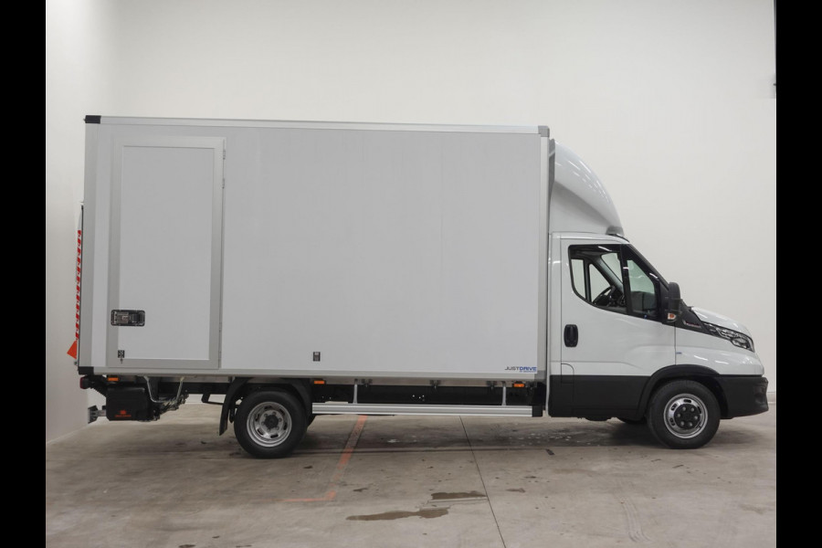 Iveco Daily 35C18 3.0 180pk Automaat Bakwagen Laadklep Dubbellucht 440x211x235 Airco Cruise control LED Navi Camera