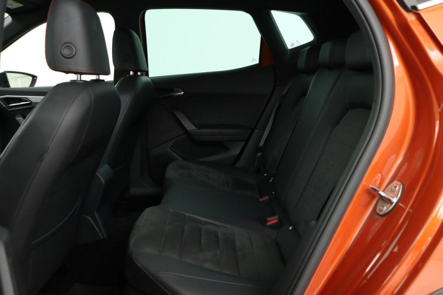 Seat Arona 1.0 TSI FR Intens | Stoelverwarming | Trekhaak | Leder/Alcantara | Adaptive cruise | Camera | Virtual Cockpit | Carplay | Full LED | Dodehoek detectie | Navigatie | Keyless