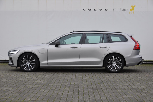 Volvo V60 T6 350PK Automaat Recharge AWD Plus Dark / Adaptieve cruise control / BLIS / Panoramadak / Harman Kardon audio /  Apple carplay / Elektrische stoelen met geheugen / Parkeersensoren met 360 camera / Trekhaak / Elektrische achterklep