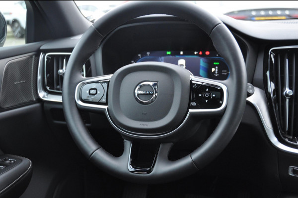 Volvo V60 T6 350PK Automaat Recharge AWD Plus Dark / Adaptieve cruise control / BLIS / Panoramadak / Harman Kardon audio /  Apple carplay / Elektrische stoelen met geheugen / Parkeersensoren met 360 camera / Trekhaak / Elektrische achterklep