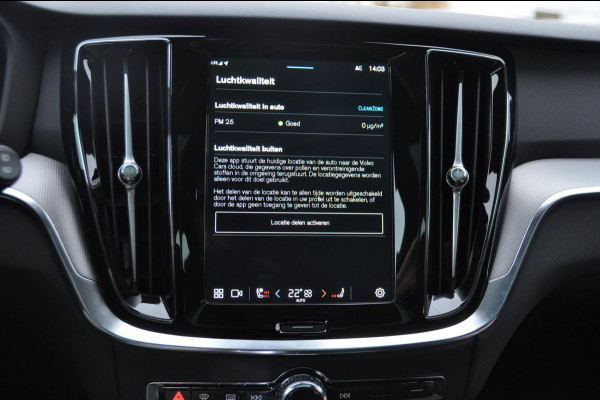 Volvo V60 T6 350PK Automaat Recharge AWD Plus Dark / Adaptieve cruise control / BLIS / Panoramadak / Harman Kardon audio /  Apple carplay / Elektrische stoelen met geheugen / Parkeersensoren met 360 camera / Trekhaak / Elektrische achterklep