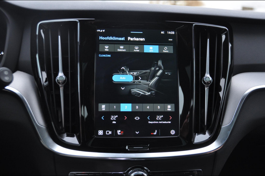 Volvo V60 T6 350PK Automaat Recharge AWD Plus Dark / Adaptieve cruise control / BLIS / Panoramadak / Harman Kardon audio /  Apple carplay / Elektrische stoelen met geheugen / Parkeersensoren met 360 camera / Trekhaak / Elektrische achterklep