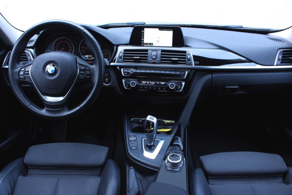 BMW 3 Serie Touring 320i AUT Executive NAP 2eEIG PANO NAV LEDER LED '17