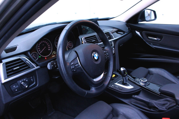 BMW 3 Serie Touring 320i AUT Executive NAP 2eEIG PANO NAV LEDER LED '17