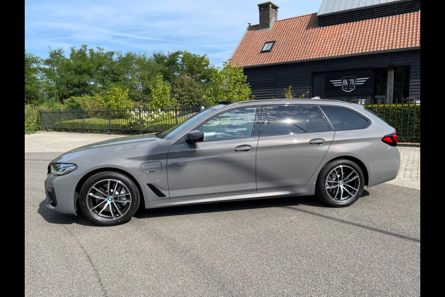 BMW 5 Serie Touring 530e Edition-Plus M Sport Panodak Laserled HUD Harman Kardon 360"Camera