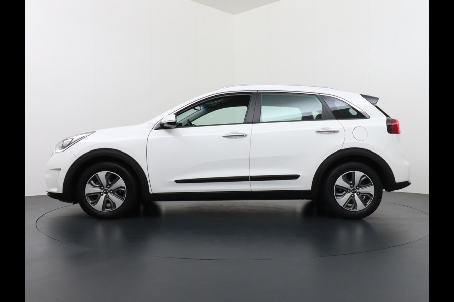 Kia Niro Hybrid AUT.6 DynamicLine Leer Navi Camera Apple Carplay Android Auto Spoorassistent active Keyless Pdc Tel. Usb Ecc Cruise Lane- Decordelen chroom  Glas solar control Voorruit verwarmbaar OPrig. NLse auto