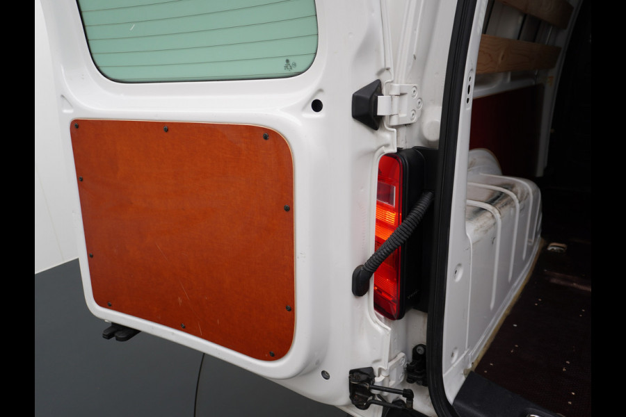 Volkswagen Caddy 2.0TDI EURO 6 Airco Schuifdeur-R Betonplex-Vloer Lat om Lat betimmering Multimedia systeem ESP ASR Elek.ramen Buitenspiegels ele Vervolgbotsing preventie Bluetooth  Brake Assist System Achterruit+Wissers+verwarmd Tussenwand m rooster Achterruitenwisser
