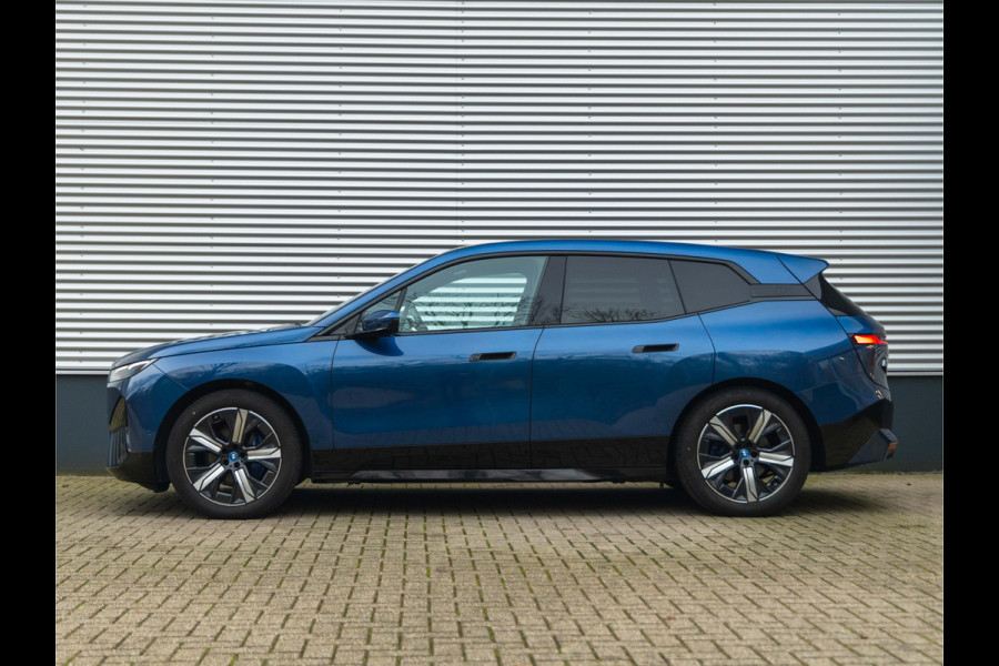 BMW iX xDrive50 - Pano - Sportpakket - Parking Ass Plus - Driving Ass - Stoelverwarming