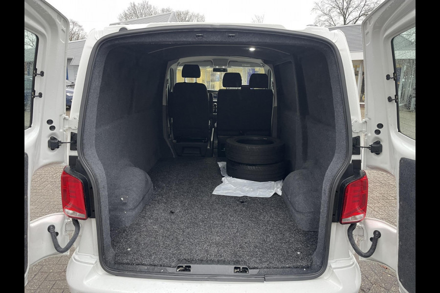 Volkswagen Transporter 2.0 TDI L1H1 26 Economy Business 90pk SCI  Trekhaak | Apple Carplay | Airco | Gestoffeerde laadruimte | Parkeersensoren