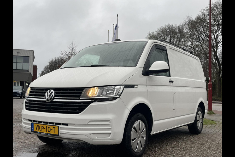 Volkswagen Transporter 2.0 TDI L1H1 26 Economy Business 90pk SCI  Trekhaak | Apple Carplay | Airco | Gestoffeerde laadruimte | Parkeersensoren