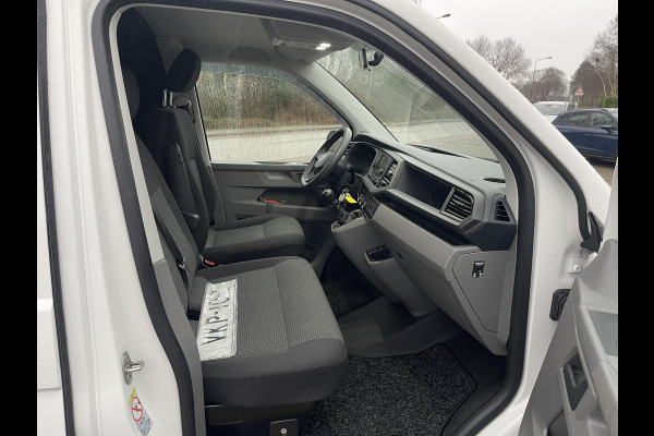 Volkswagen Transporter 2.0 TDI L1H1 26 Economy Business 90pk SCI  Trekhaak | Apple Carplay | Airco | Gestoffeerde laadruimte | Parkeersensoren