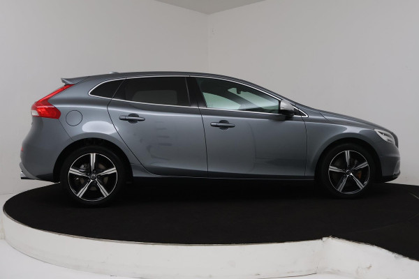 Volvo V40 1.5 T3 Polar+ Sport Automaat (PANORAMADAK, VIRTUAL, TREKHAAK, NAVIGATIE, STOELV, CLIMATE, NL-AUTO, GOED ONDERHOUDEN)