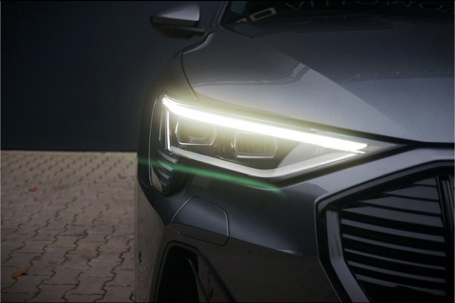 Audi e-tron e-tron 50 quattro Launch edition Black 71 kWh | S-Line | Panoramadak | Memory Seats | Trekhaak | Luchtvering | Adaptive Cruise Control | Camera | Keyless | Matrix LED | Leder | Stoelverwarming | NAP | BTW