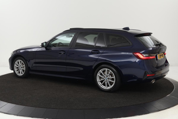 BMW 3-serie 330e eDrive Edition | Panoramadak | Head-Up | Adaptive cruise | Leder | Stoelverwarming | Carplay | Sfeerverlichting | Full LED | Navigatie | Park Assist