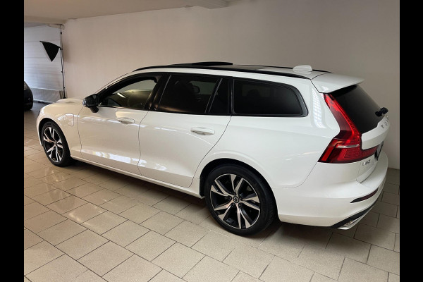 Volvo V60 2.0 T6 Recharge AWD R-Design 340PK PANO DAK AIRCO CLIMA NAVI CRUISE STOELVERW STUURVERW BLUETOOTH LEER VELGEN NIEUWSTAAT