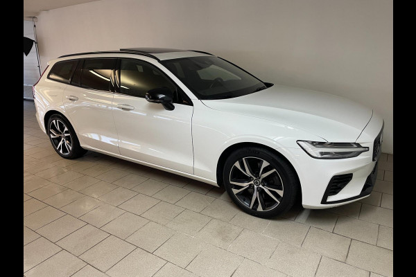 Volvo V60 2.0 T6 Recharge AWD R-Design 340PK PANO DAK AIRCO CLIMA NAVI CRUISE STOELVERW STUURVERW BLUETOOTH LEER VELGEN NIEUWSTAAT