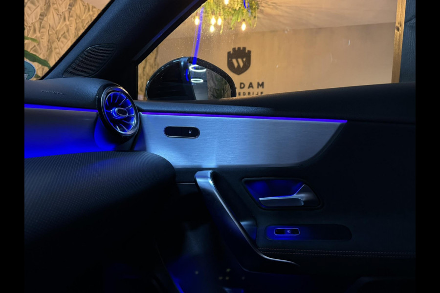 Mercedes-Benz A-Klasse 180 Business Solution AMG Garantie Night Pakket Xenon Ambient Light Leder Rijklaar