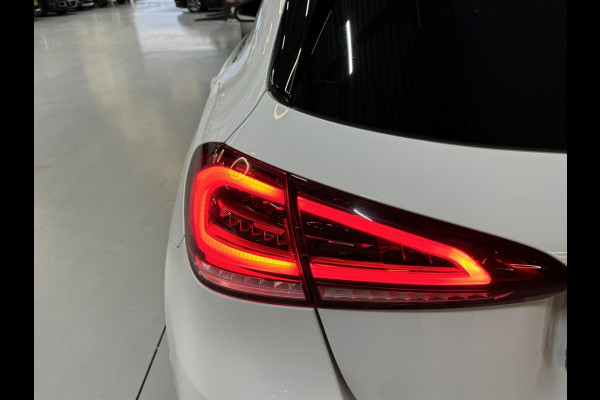 Mercedes-Benz A-Klasse 180 Business Solution AMG Garantie Night Pakket Xenon Ambient Light Leder Rijklaar