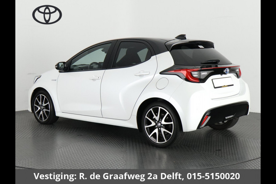 Toyota Yaris 1.5 Hybrid Executive Bi-Tone | Parkeersensoren voor & achter | Stoelverwarming | Leren bekleding |