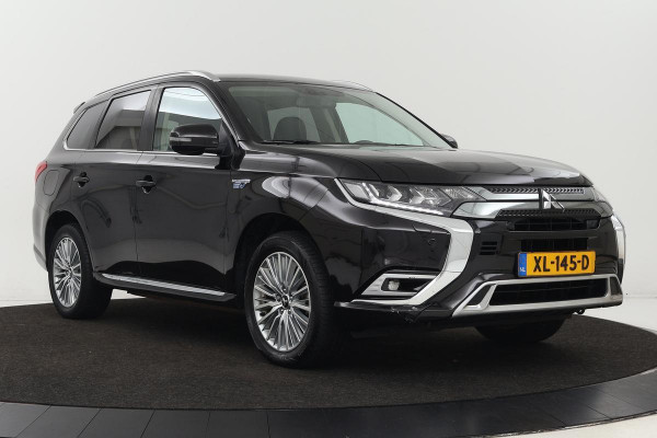 Mitsubishi Outlander 2.4 PHEV Intense | Trekhaak | Stoelverwarming | Carplay | Camera | Leder/Alcantara | Full LED | Keyless