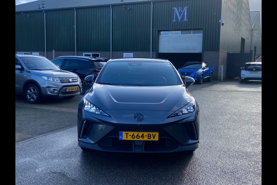 MG 4 Luxury 64 kWh | VAN 26.900 VOOR 24.877 UW EINDEJAARSVOORDEEL: 2.023 | ORIG. NL. NAP KM. | MG GARANTIE T/M 5-2030