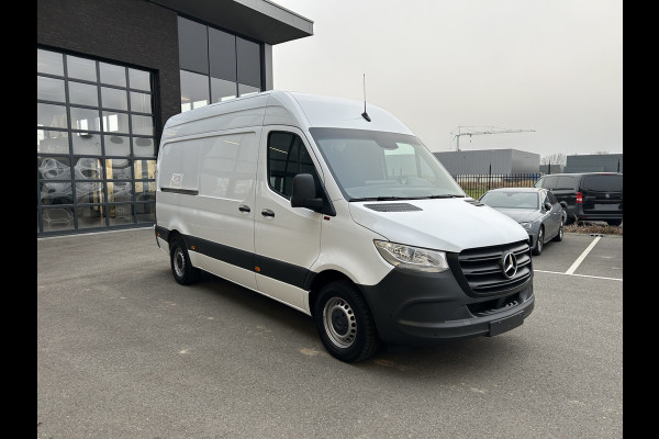 Mercedes-Benz Sprinter 317 CDI L2 H2 MBUX / Camera / Parkeersensoren / Carplay navigatie / Cruise control / Airco / 270 Graden achterdeuren