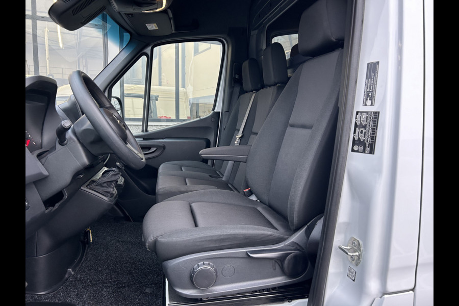 Mercedes-Benz Sprinter 317 CDI L2 H2 MBUX / Camera / Parkeersensoren / Carplay navigatie / Cruise control / Airco / 270 Graden achterdeuren