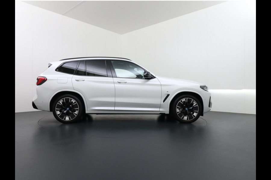 BMW iX3 High Executive 80 kWh M SPORT VAN: 55.900,- VOOR 52.877,- EINDEJAARSVOORDEEL: 3.023,- T/M 06-2026 FABR. GARANTIE MEGA VOL