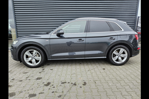 Audi Q5 55 TFSI e Quattro S Line Plug In Hybrid Dealer O.H PHEV | Luchtvering | Trekhaak af Fabriek | Panodak | Adaptive Cruise | Lederen Sportstoelen Massage & Memory | Head Up | 360 Camera | Keyless |