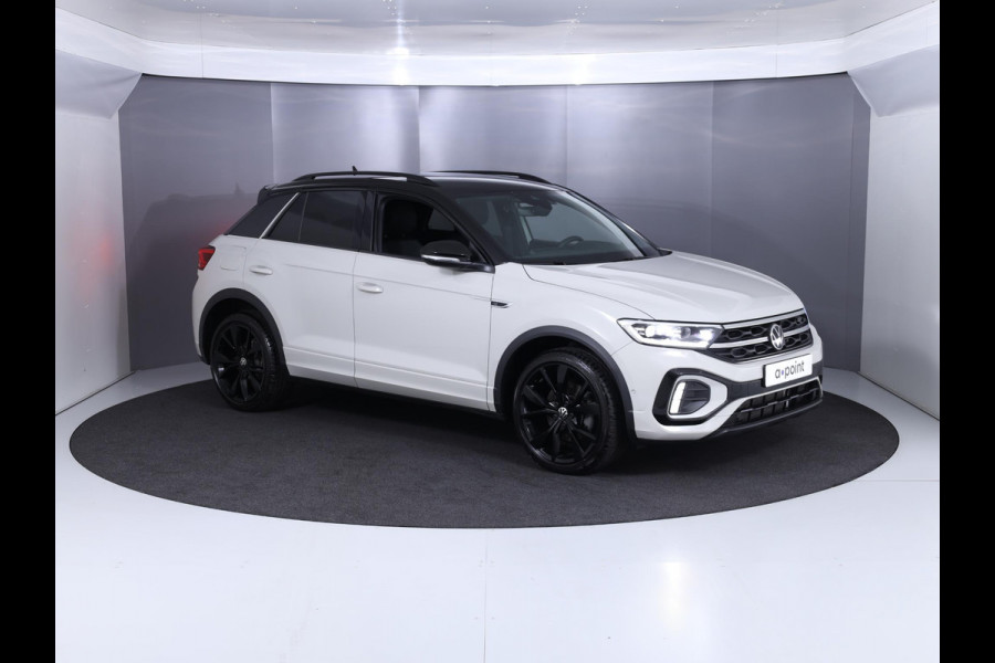 Volkswagen T-Roc 1.5 TSI R-Line 150 pk Automaat (DSG) | Navigatie | Trekhaak (afneembaar) | Parkeersensoren (Park assist) | Achteruitrijcamera | Stoelverwarming | Black Style pakket |