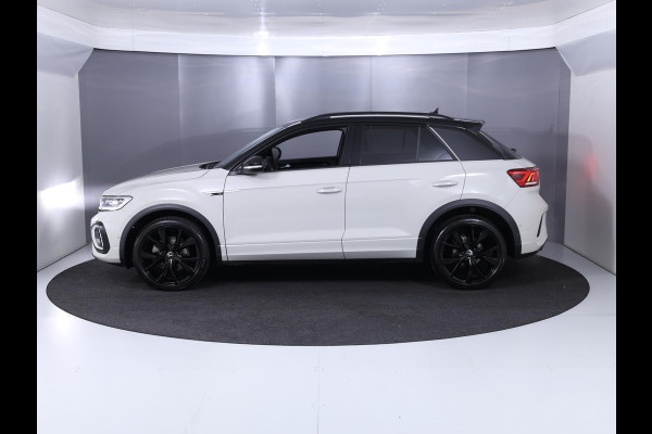 Volkswagen T-Roc 1.5 TSI R-Line 150 pk Automaat (DSG) | Navigatie | Trekhaak (afneembaar) | Parkeersensoren (Park assist) | Achteruitrijcamera | Stoelverwarming | Black Style pakket |